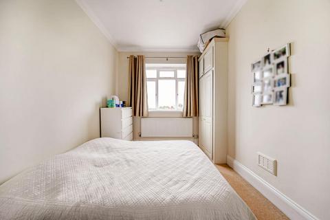 17d Belsize Crescent, London, NW3 5QY