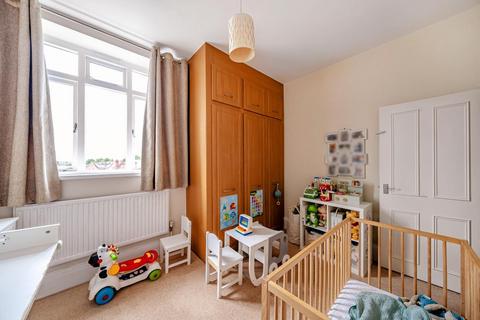 17d Belsize Crescent, London, NW3 5QY