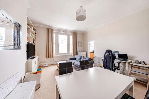 17d Belsize Crescent, London, NW3 5QY