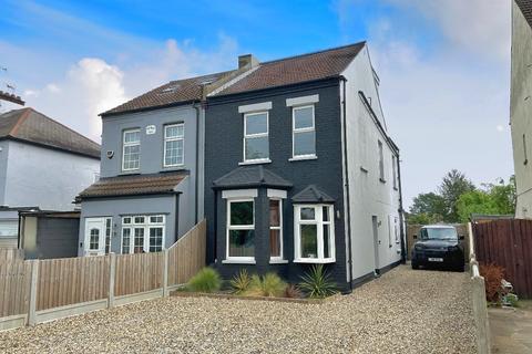4 bedroom semi-detached house to rent, Sutton Road, Southend-on-Sea