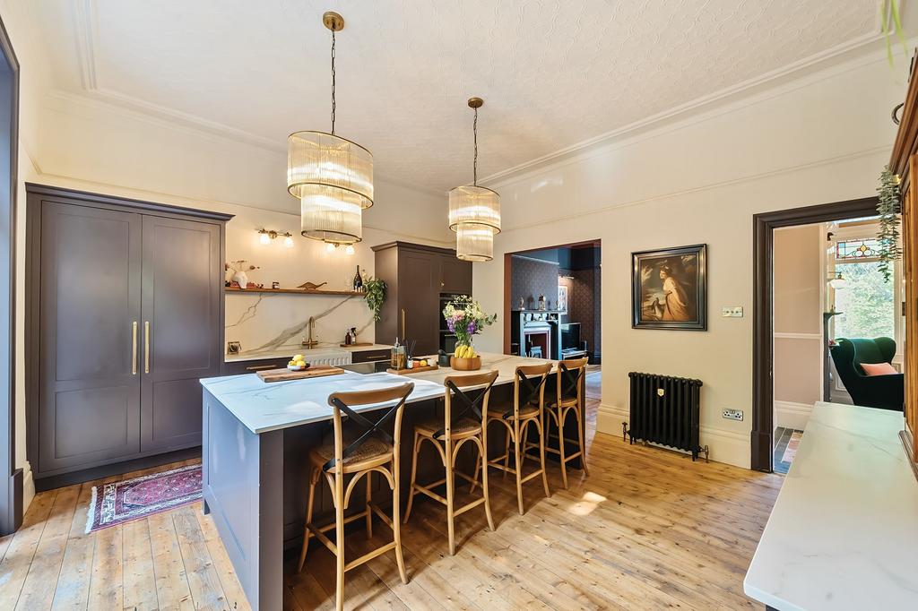 Tewit Well Road, Harrogate, HG2 5 bed semidetached house for sale £