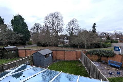 4 bedroom terraced house to rent, Abelia Close, Woking GU24