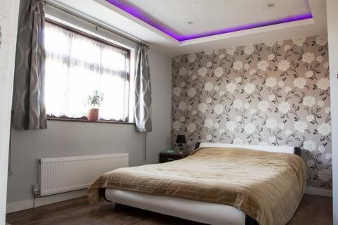64 Edington Road, London, SE2 9JT