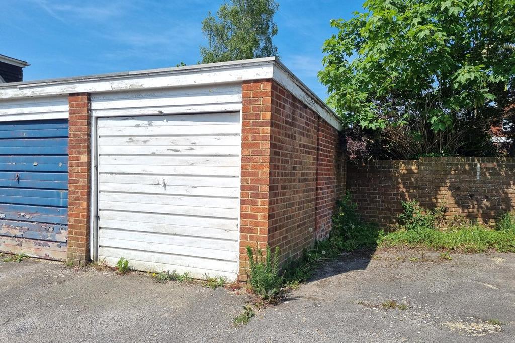 GARAGE &amp; PARKING SPACE