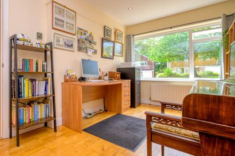 21 Tredegar Road, Emmer Green, Reading, RG4 8QE
