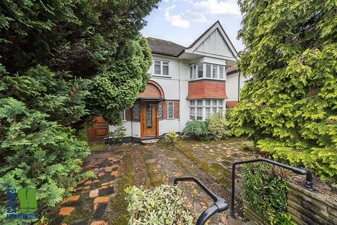 5 bedroom detached house for sale, Cheyne Walk, London, Greater London. NW4 3QJ