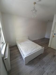 5 bedroom flat share to rent, Station Road, Sutton, Surrey, SM2