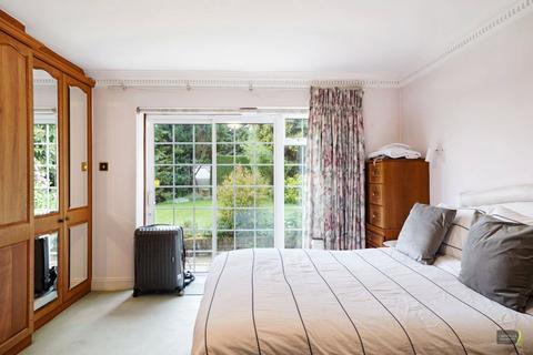 3 bedroom apartment for sale, Barnet Lane, Elstree, Hertfordshire, WD6