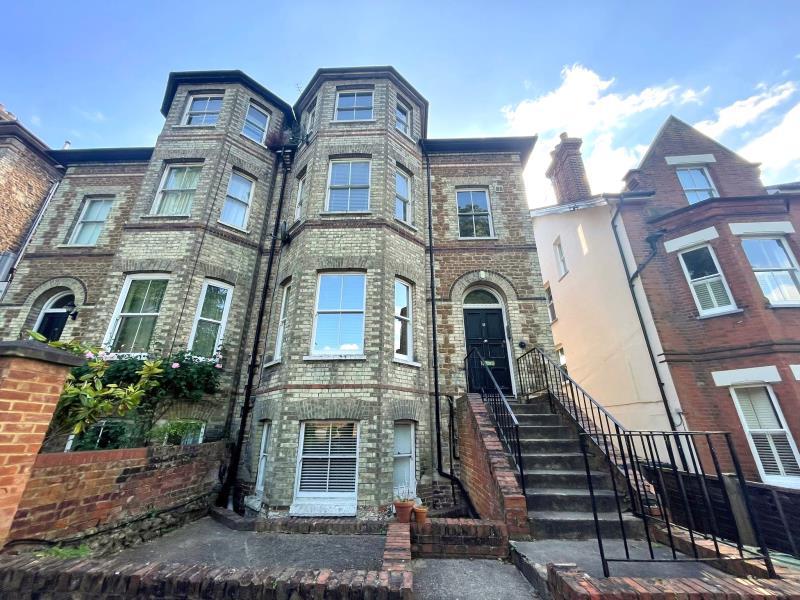 18 Jenner Road, Guildford GU1 1 bed apartment £1,550 pcm (£358 pw)