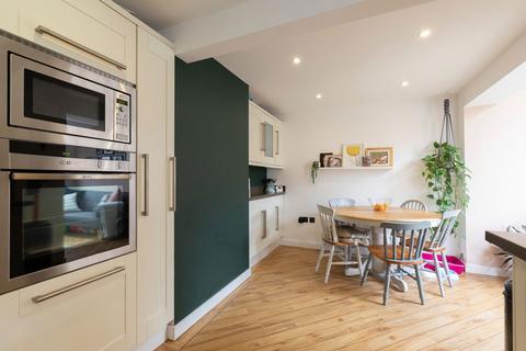 25 Brymore Close, Prestbury, Cheltenham, GL52 3DZ