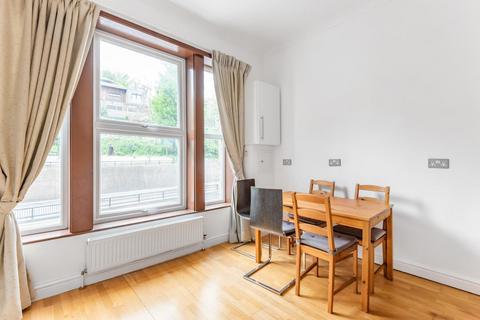 3 bedroom flat for sale, Archway Road, Highgate