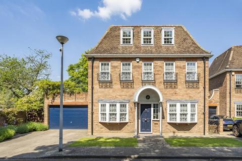 1 Maywood Close, Beckenham, BR3 5BW