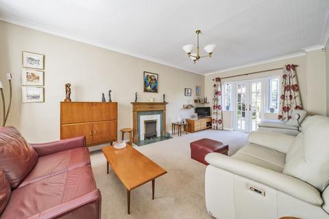 1 Maywood Close, Beckenham, BR3 5BW