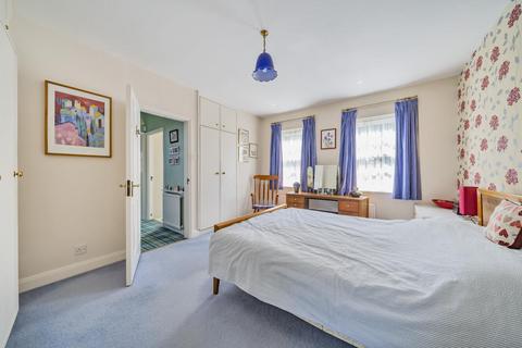 1 Maywood Close, Beckenham, BR3 5BW