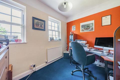 1 Maywood Close, Beckenham, BR3 5BW
