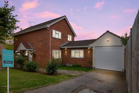 4 bedroom detached house for sale, Parkway Close, Eastwood, Essex, SS9