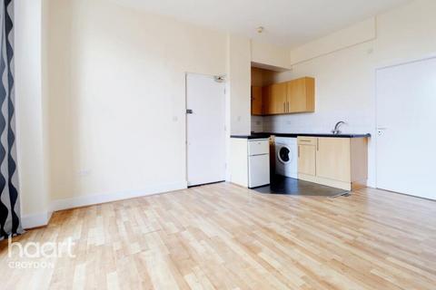 Studio to rent, Beulah Road, Thornton Heath