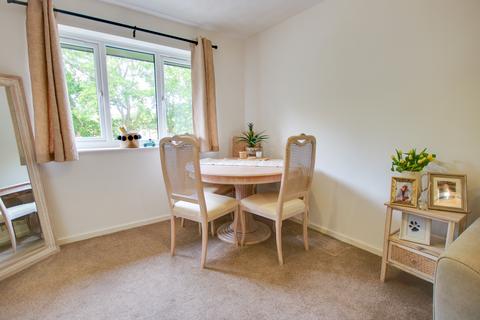 1 bedroom flat for sale, NETLEY COMMON! GORGEOUS KITCHEN! PARKING! A MUST SEE!