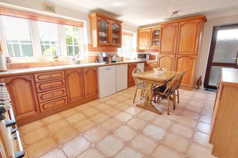 4 bedroom detached house for sale, Chapel Lane, Fawley