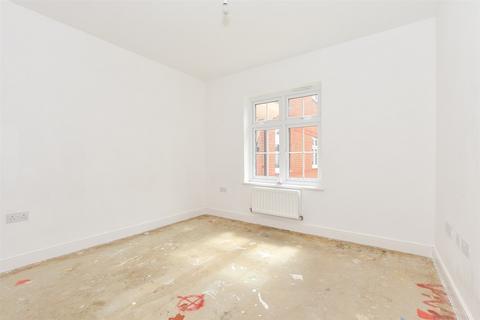 1 bedroom ground floor flat for sale, Bramling Way, Rainham, Gillingham, Kent