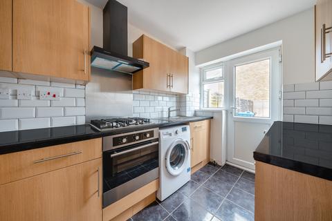 2 bedroom terraced house to rent, Radcot Close, Maidenhead, SL6
