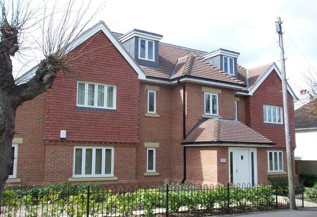 LEATHERHEAD 2 bed apartment for sale £319,995
