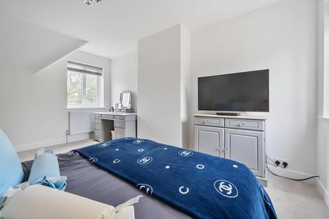 2 Maple Gardens, Reading, RG2 7NB
