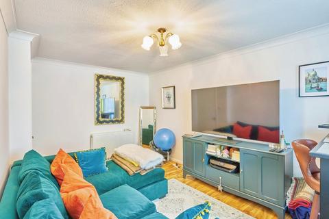 1 bedroom ground floor flat for sale, Worcester Gardens, Slough SL1