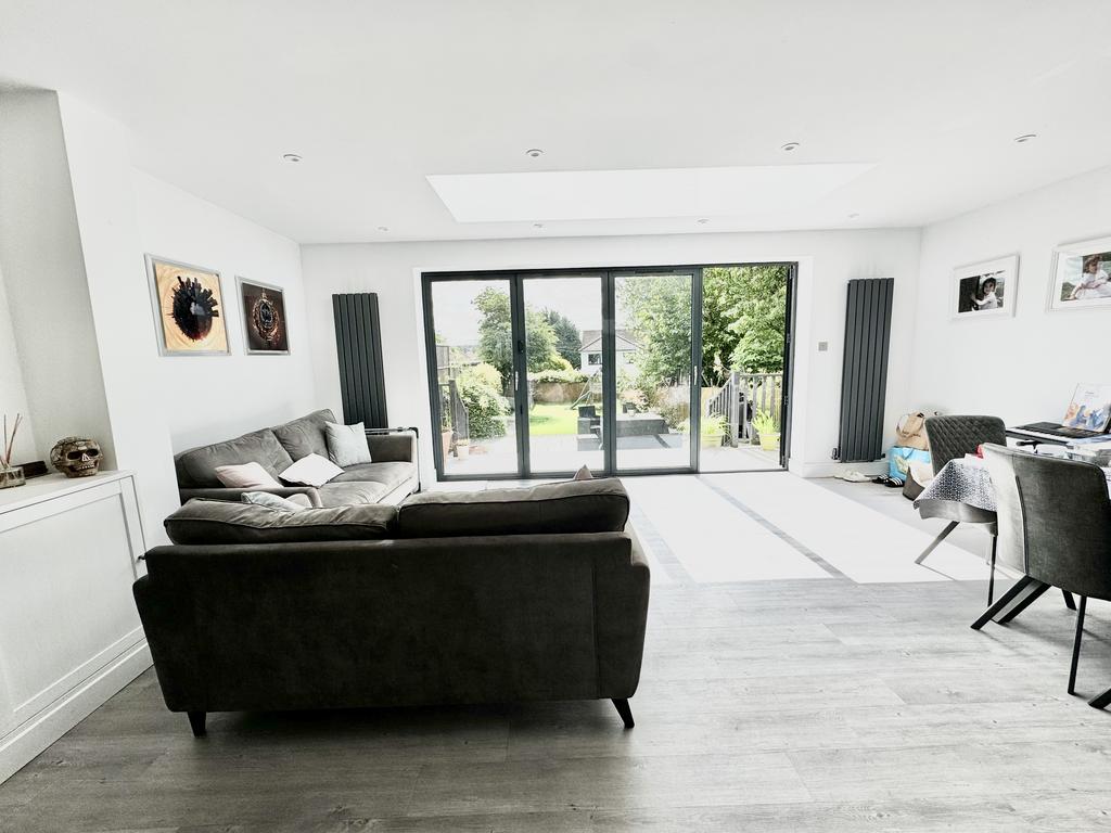 Valley Hill, Loughton IG10 1 bed in a house share to rent £975 pcm (£