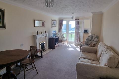 2 bedroom retirement property for sale, Cooden Drive, Bexhill-on-Sea, TN39