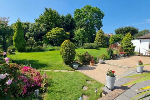 5 Alexander Drive, Bexhill-on-sea, TN39 3RR