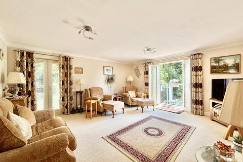 2 bedroom flat for sale, Beachy Head View, St Leonards-on-Sea, TN38