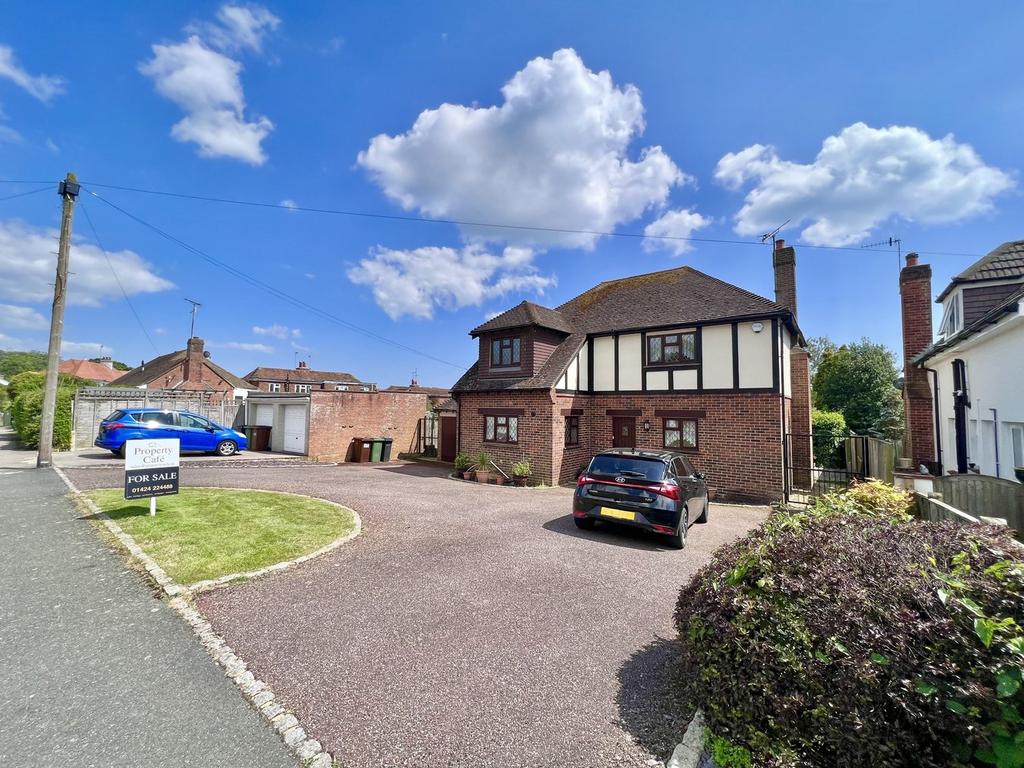 Wealden Way, BexhillonSea, TN39 3 bed detached house for sale £565,000