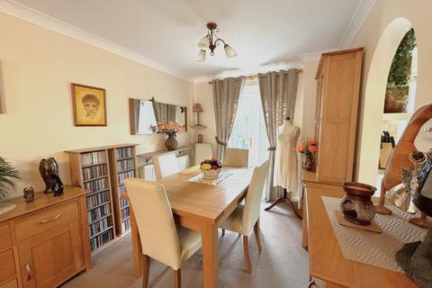 16 School Place, Bexhill-on-sea, TN40 2PX