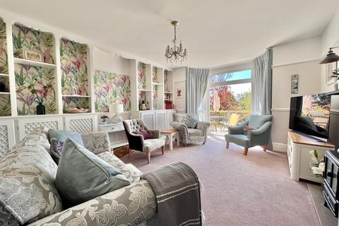 2 bedroom apartment for sale, Collington Avenue, Bexhill-on-Sea, TN39
