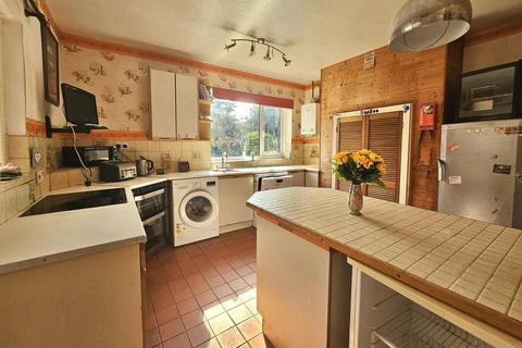 4 bedroom semi-detached house for sale, Wickham Avenue, Bexhill-on-Sea, TN39
