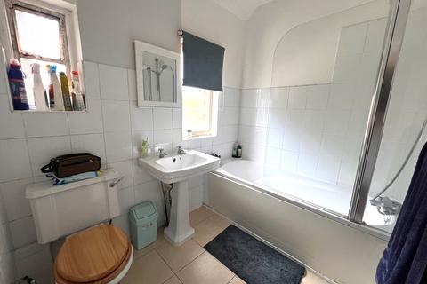 2 bedroom flat to rent, Wickham Avenue, Bexhill-on-Sea, TN39