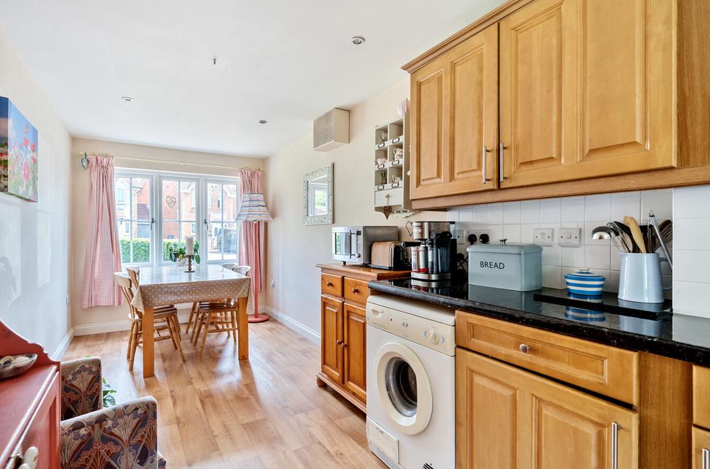 Kitchen/Dining Area