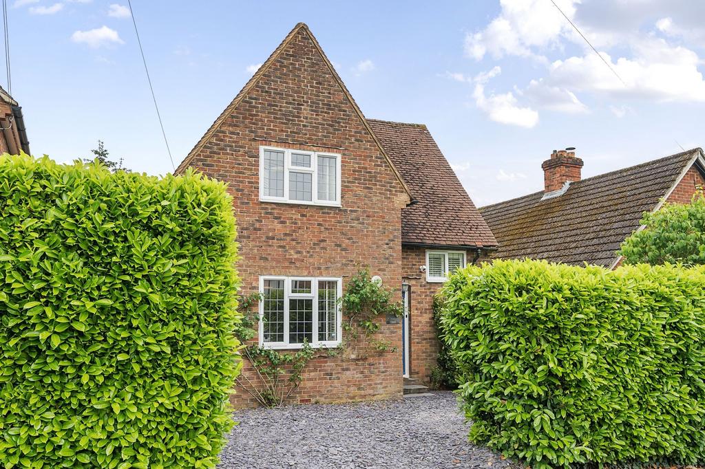 Pitfold Avenue, Haslemere, GU27 3 bed detached house for sale £730,000