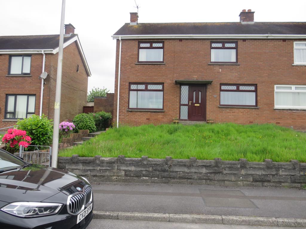 Bryngwyn Bach, Llanelli SA14 3 bed semidetached house for sale £139,995