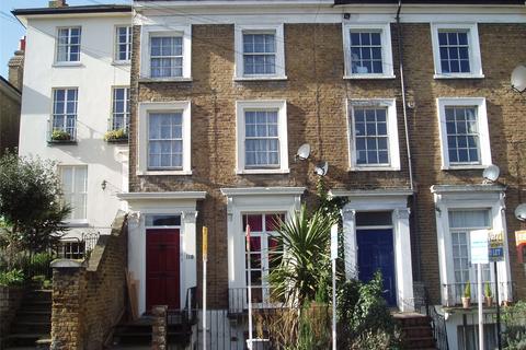 2 bedroom flat to rent, Gravesend, Kent DA12