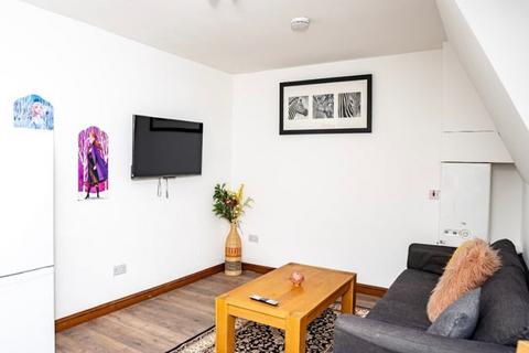 2 bedroom flat to rent, Haydons Road, London SW19