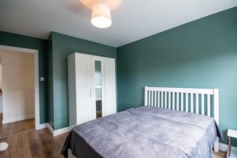 2 bedroom flat to rent, 2990L – Elbe Street, Edinburgh, EH6 7HL