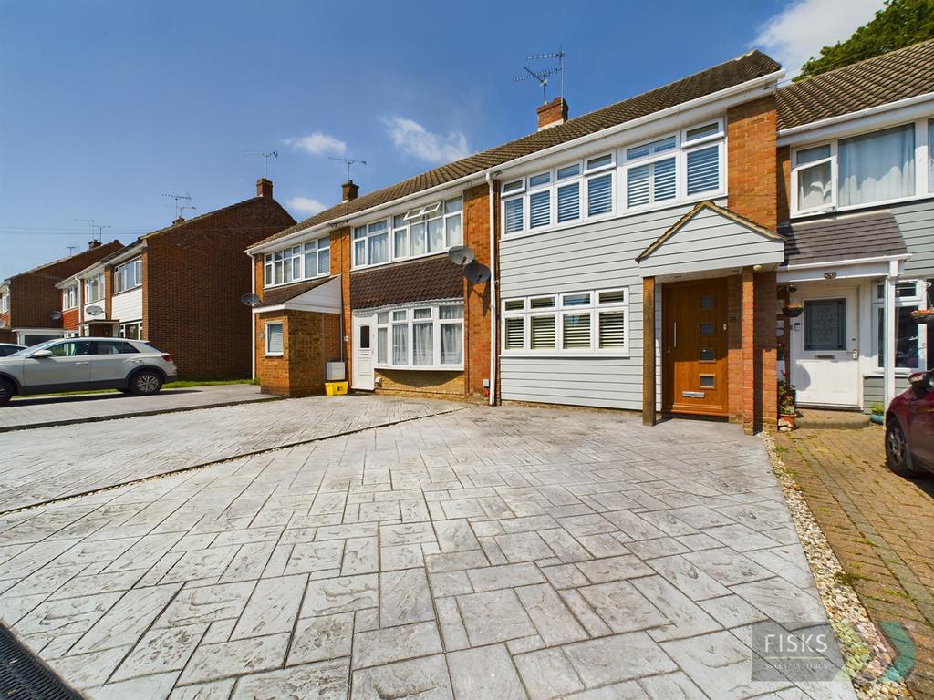 Nicholson Crescent, Benfleet, SS7 3 bed terraced house for sale £375,000