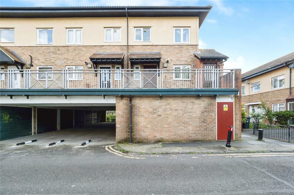 Tiptree Crescent, Ilford, IG5 3 bed for sale £290,000