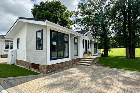 2 bedroom lodge for sale, Ashford, Kent, TN27