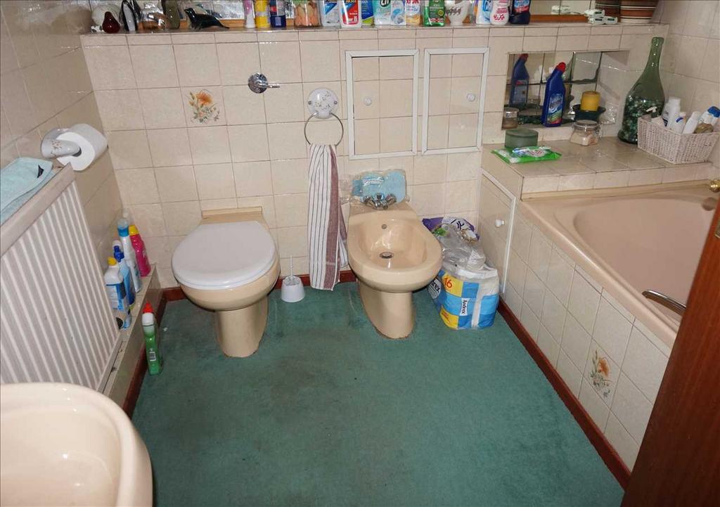 Family bathroom :