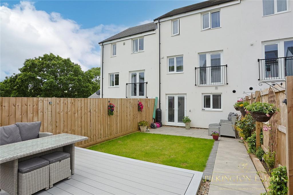 Hollyhock Way, Devon PL6 4 bed terraced house for sale £300,000