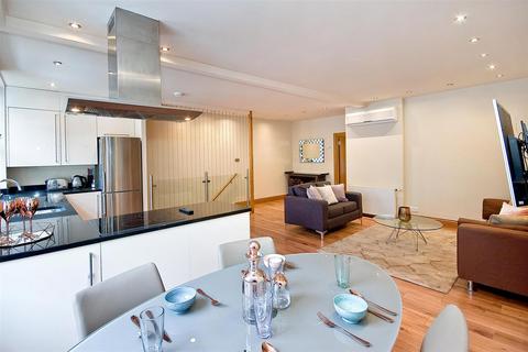 2 bedroom flat to rent, ELVASTON MEWS, London, SW7