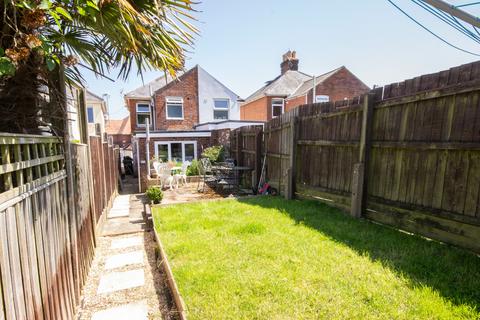 2 bedroom semi-detached house for sale, Gunville Road, Carisbrooke